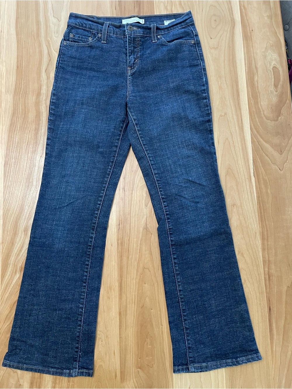 Levi’s Perfectly Slimming Bootcut 512 Jeans Sz 8/30” Inseam Medium Wash Stretch
